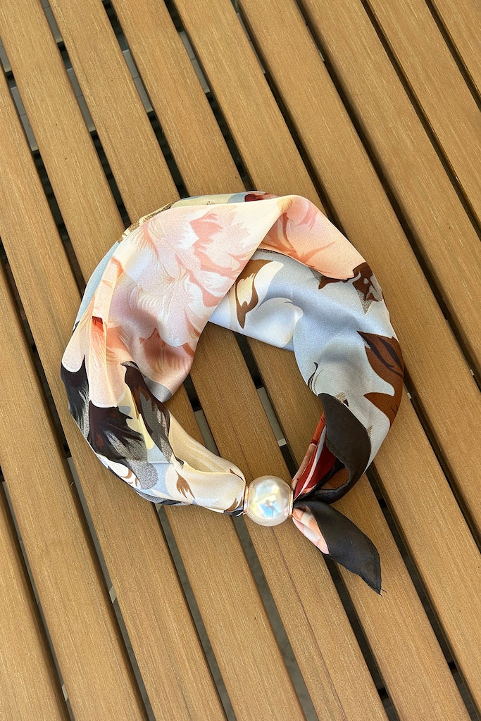 Pearl Fasten Neck Tie