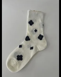 Socks | Cream Sheer w Black Hearts