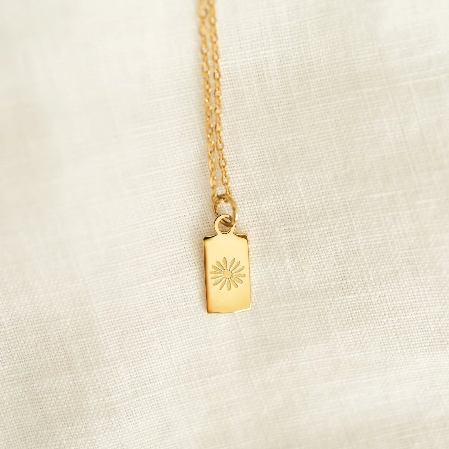 Etched Daisy Necklace