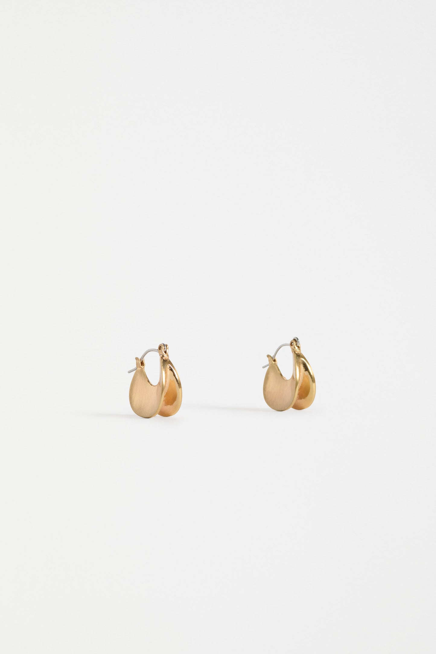 Apenn Small Hoop Earring