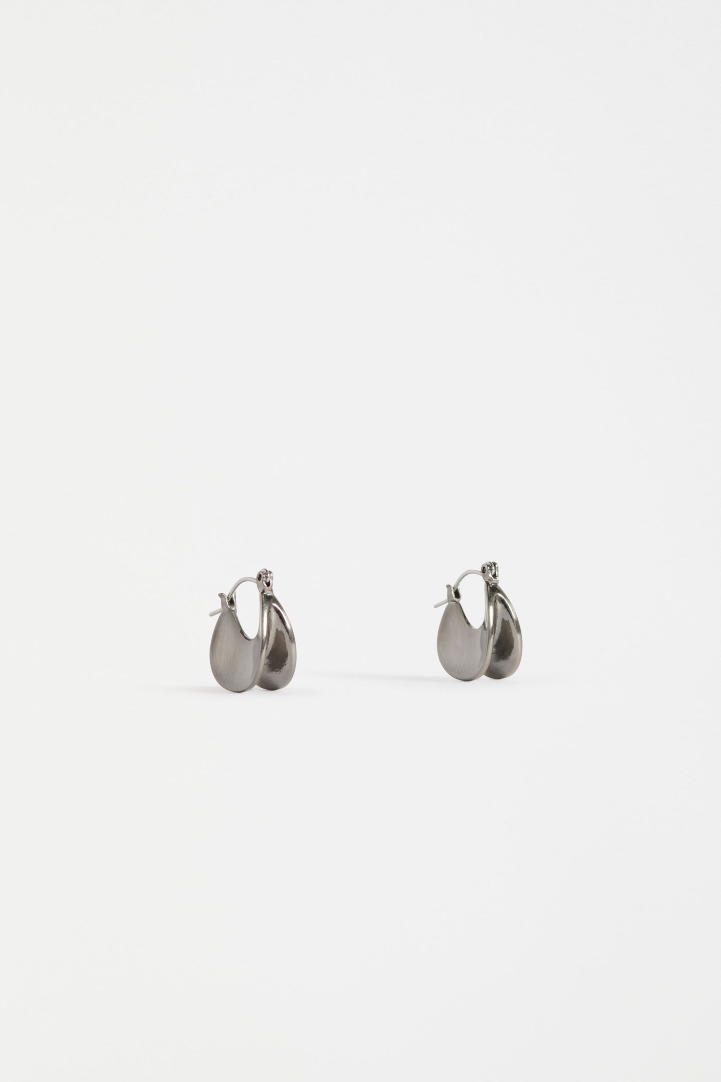 Apenn Small Hoop Earring