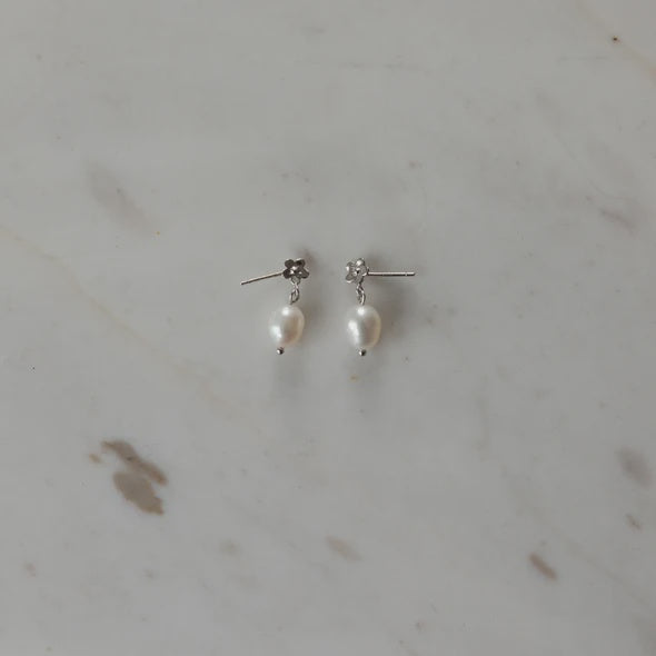 Sophie | Pearly Daisy Day Studs